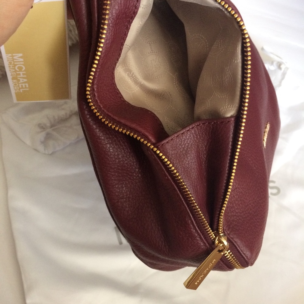 Michael Kors Essex Merlot Leather Bag - Picture 3 of 7